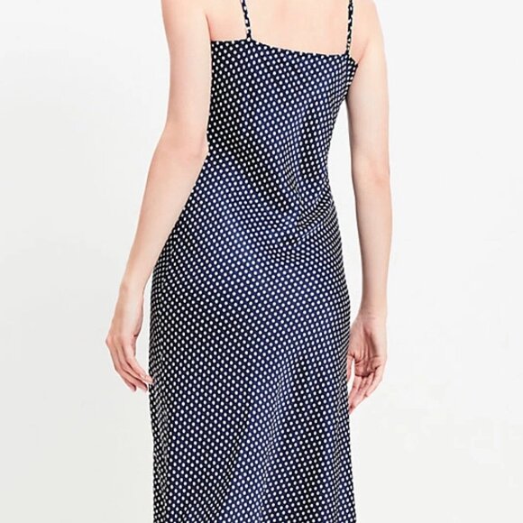 Gorgeous Ann Taylor LOFT satin midi dress in a navy and white dotted print - Picture 3 of 9